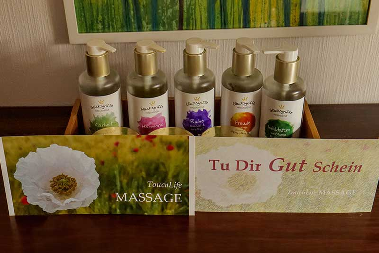 Schlicht gestalteter Massage-Gutschein mit Band